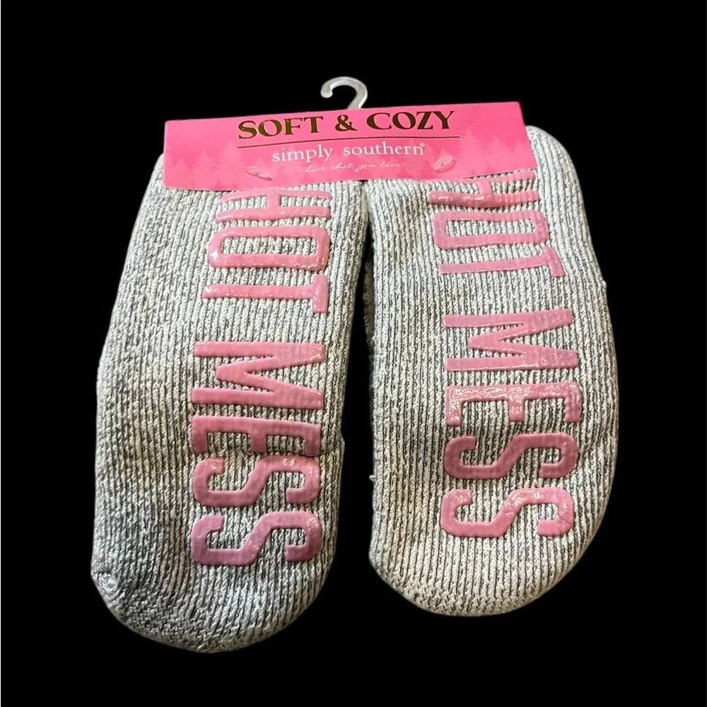 🆕 Simply Southern HOT MESS Non Slip Socks